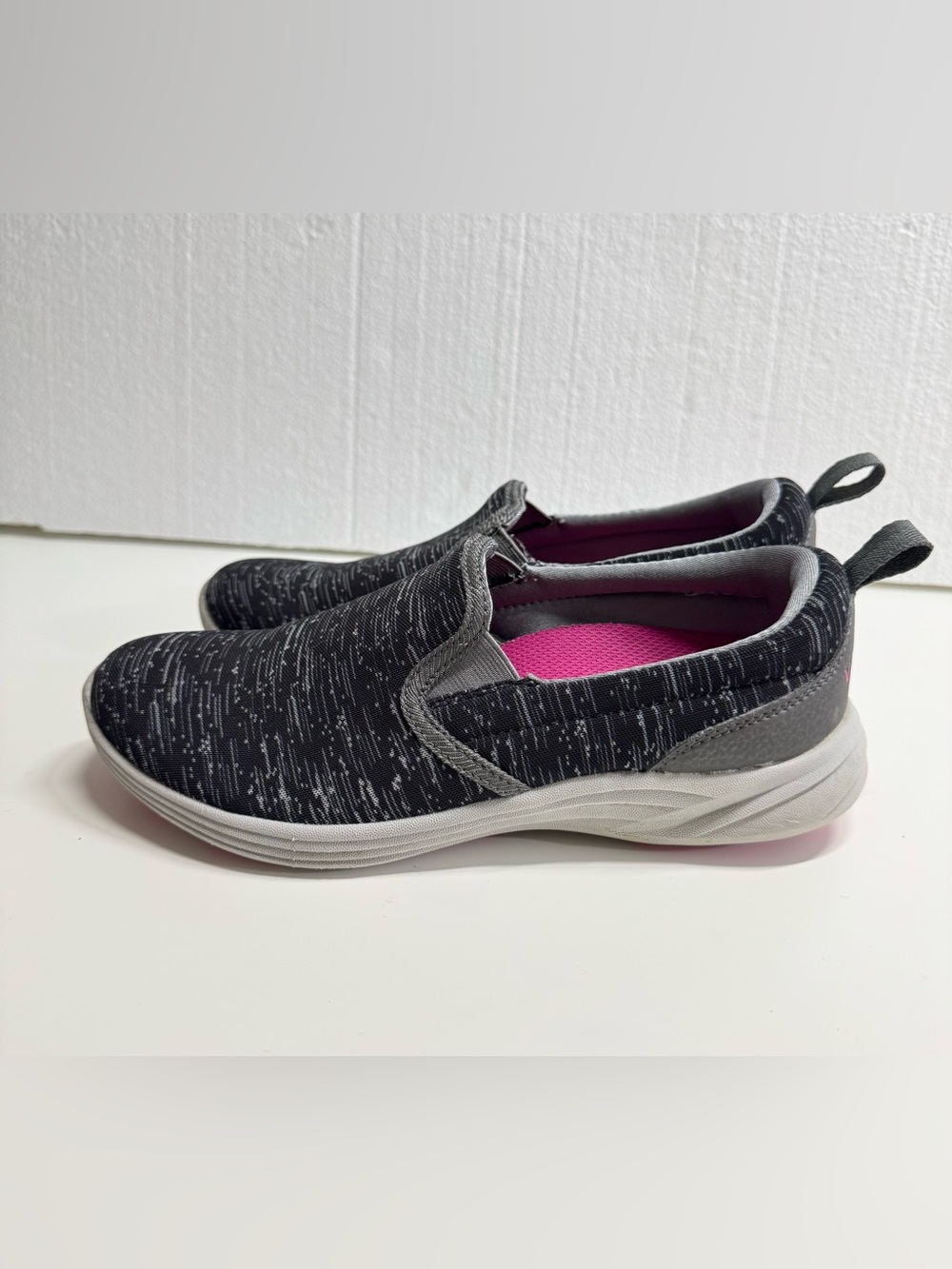 VIONIC Kea Women’s Black Slip On Cushioned Lightweight Walking Sneakers Sz 6